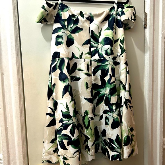 BRAND NEW Le Château floral off-the-shoulder dress with a minor defect! - Picture 2 of 5